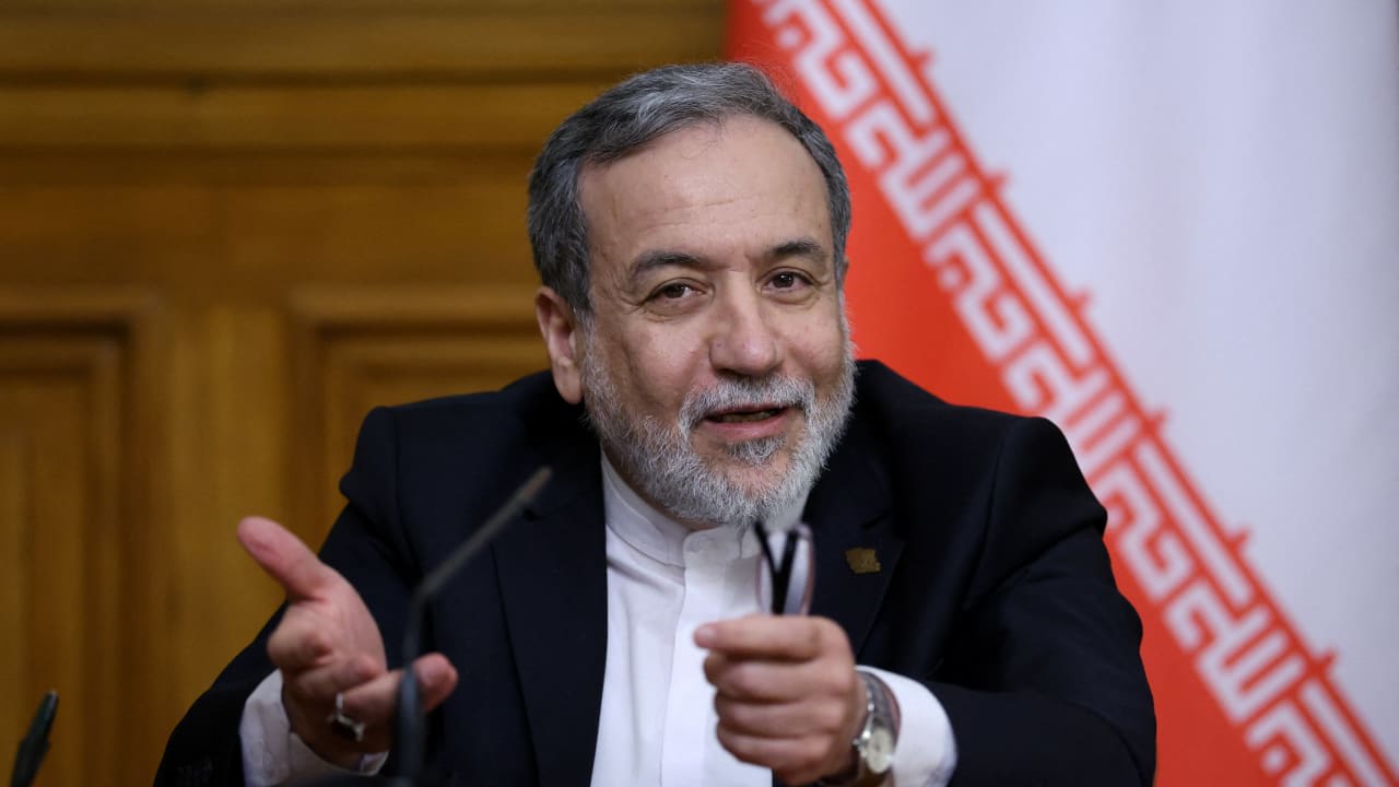 El ministro de Asuntos Exteriores iraní, Abbas Araghchi, habla en Moscú, el 17 de diciembre de 2025; ilustrativo.