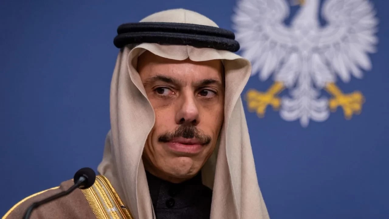 El ministro de Asuntos Exteriores de Arabia Saudí, el príncipe Faisal bin Farhan Al Saud. 