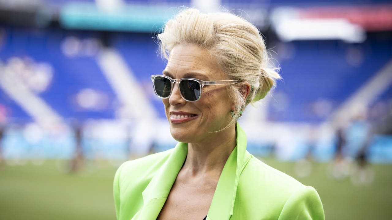 El Al adds Apple TV+, starting with ‘Ted Lasso’