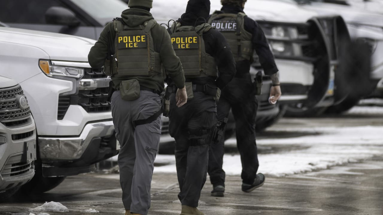 ICE agents depart the Bishop Henry Whipple Federal Building on February 4, 2026 in Minneapolis, Minnesota. White House Border Czar Tom Homan announced Wednesday that 700 immigration enforcement personnel would be withdrawn from Minnesota, following weeks of operations and the fatal shooting of two p