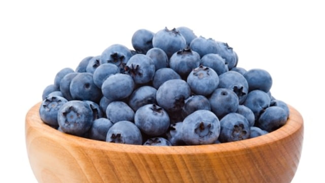 The frozen fruit that improves heart, brain and gut health