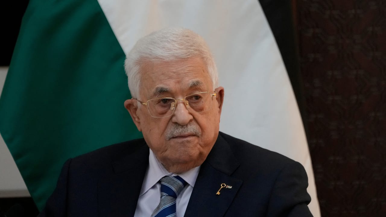 PALESTINIAN AUTHORITY President Mahmoud Abbas of Fatah (L) and Hamas politburo member Khalil al-Hayya. The two Palestinian organizations have the same goal of Israel’s destruction but take different paths to get there, the writer says.