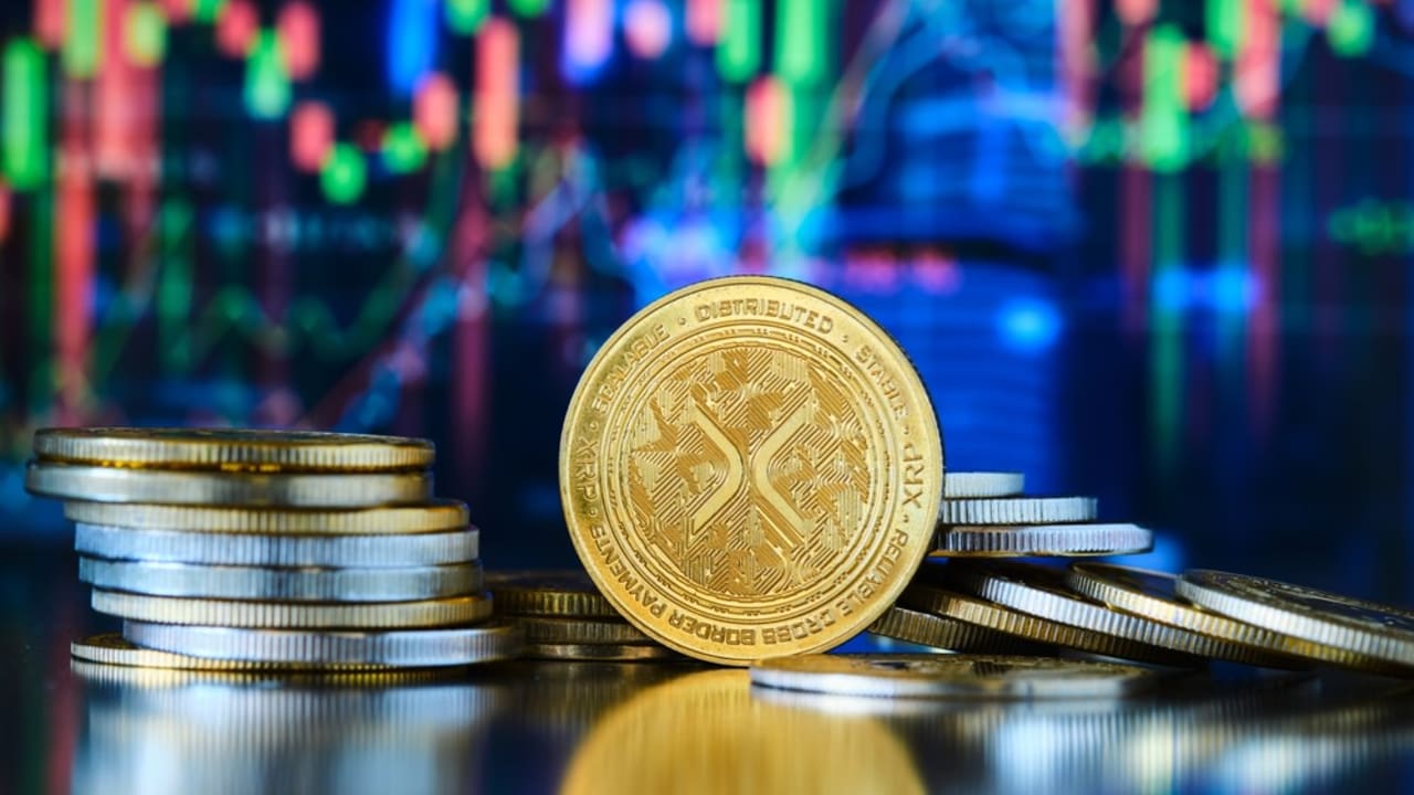 XRP daily and weekly forecasts highlight market balance and risk, not exact price moves.
