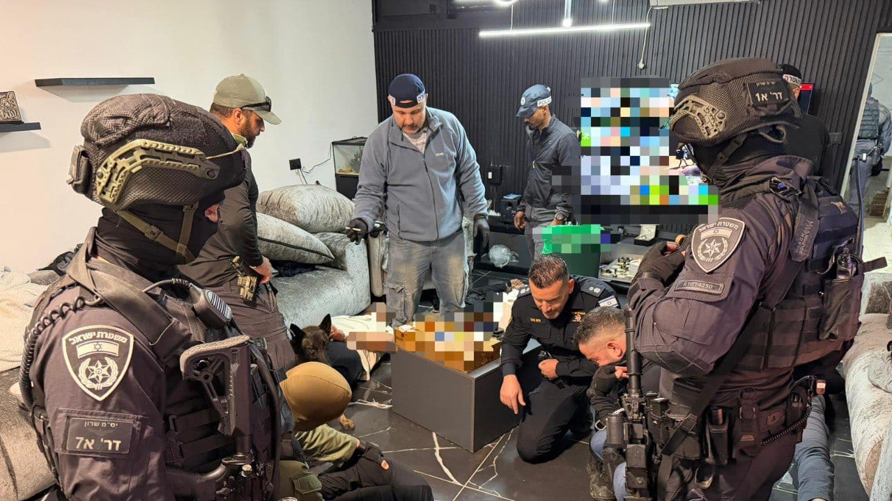 Israel Police arrests hit squad in Triangle region, seizes weapons and drugs