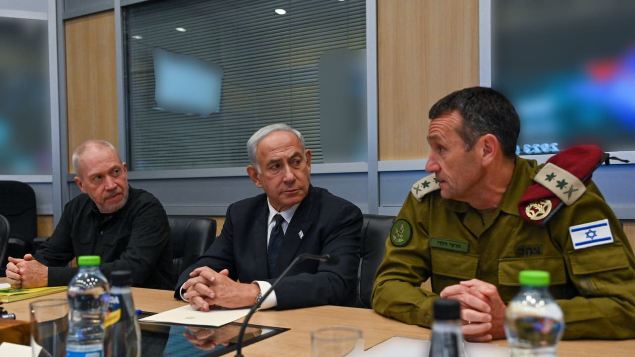 El primer ministro Benjamin Netanyahu junto al jefe del Estado Mayor de las Fuerzas de Defensa de Israel, Herzi Halevi, y el ministro de Defensa, Yoav Gallant, el miércoles 31 de mayo de 2023. 