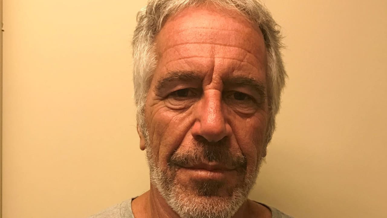 El financiero estadounidense Jeffrey Epstein aparece en una fotografía tomada para el registro de delincuentes sexuales de la División de Servicios de Justicia Penal del Estado de Nueva York el 28 de marzo de 2017 y obtenida por Reuters el 10 de julio de 2019. 