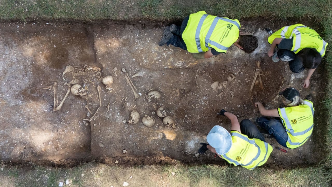 Cambridge students find burial pit, 9th century ‘giant’ who underwent surgery during training dig