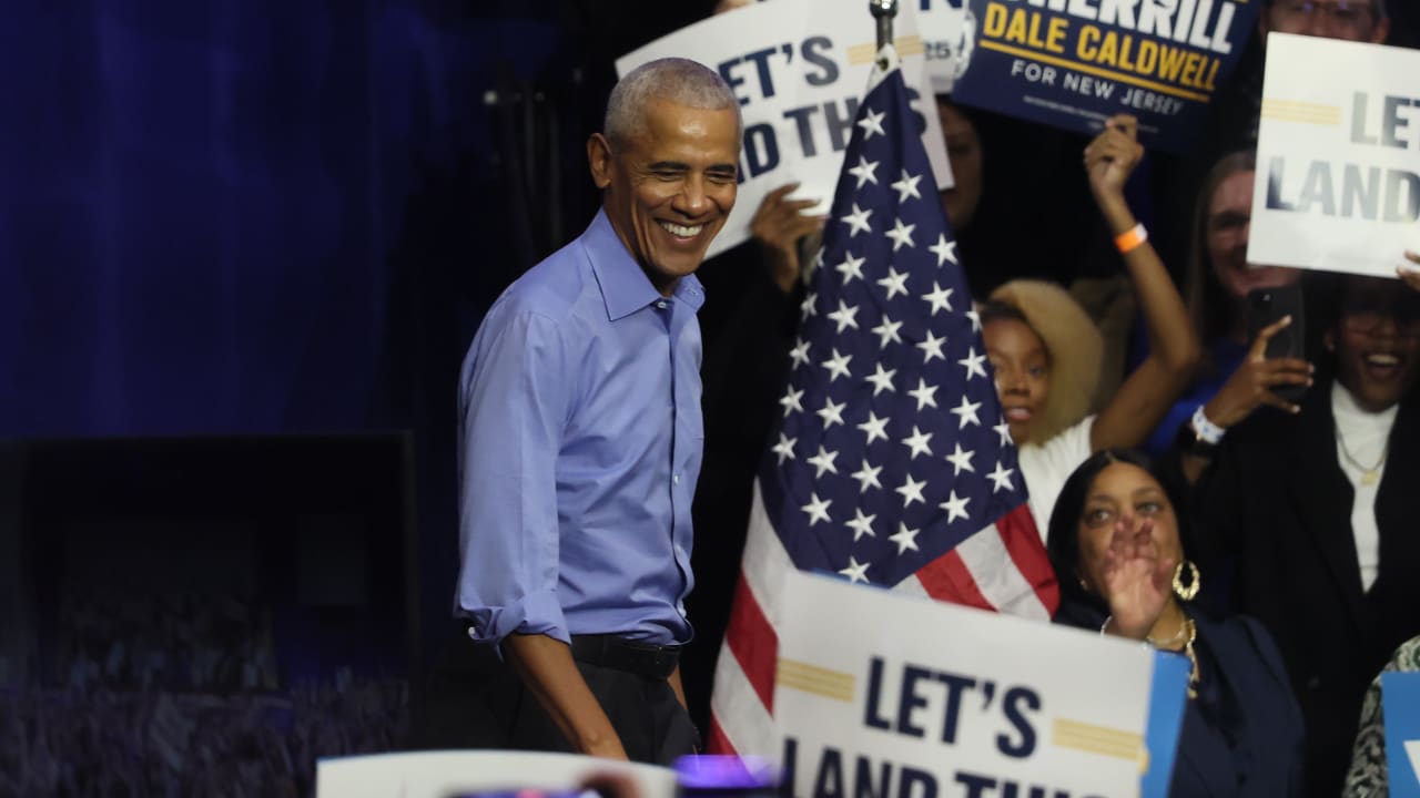  Former President Barack Obama takes the stage during a "Get Out the Vote" rally for New Jersey Democratic gubernatorial candidate, US Rep. Mikie Sherrill (D-NJ) at Essex County College Gymnasium on November 01, 2025 in Newark, New Jersey. 