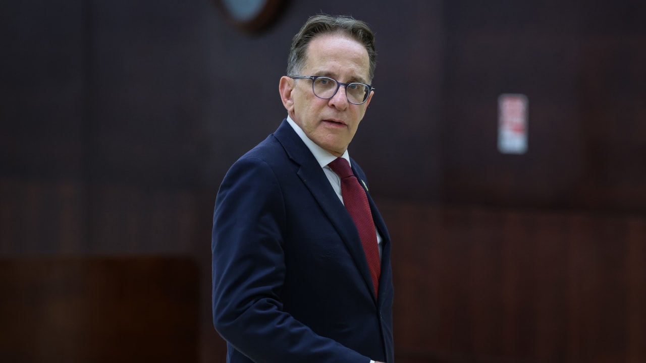 Former Prime Minister's chief of staff Tzachi Braverman walking at the Knesset, the Israeli parliament in Jerusalem, November 11, 2024.