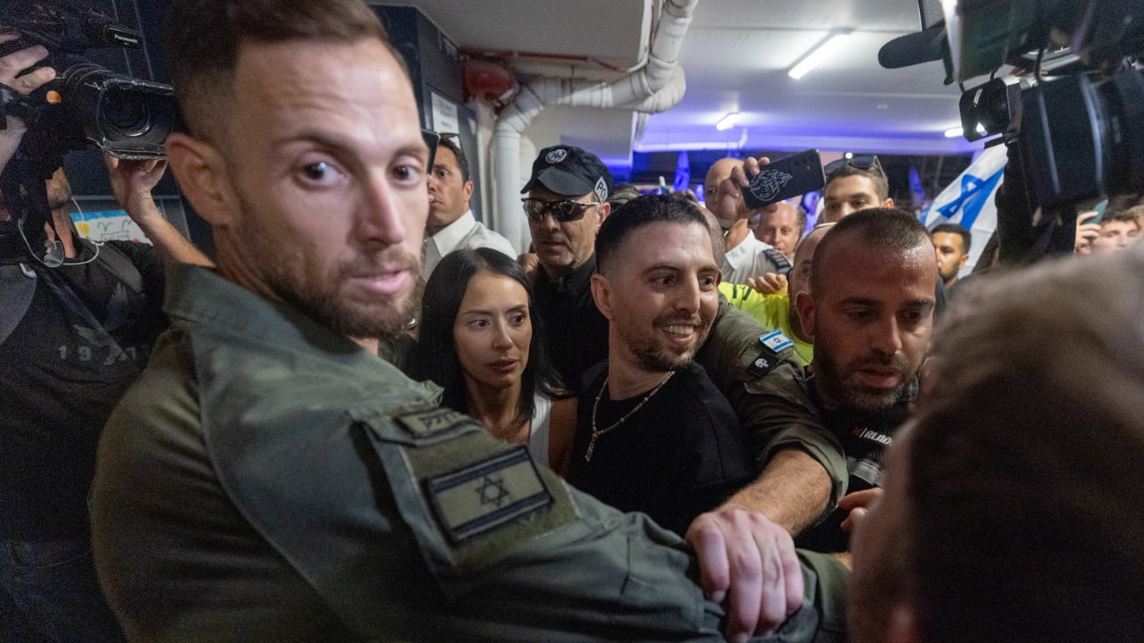 FREED HOSTAGE Elkana Bohbot arrives to his home in Mevasseret, outside of Jerusalem, October 19, 2025.
