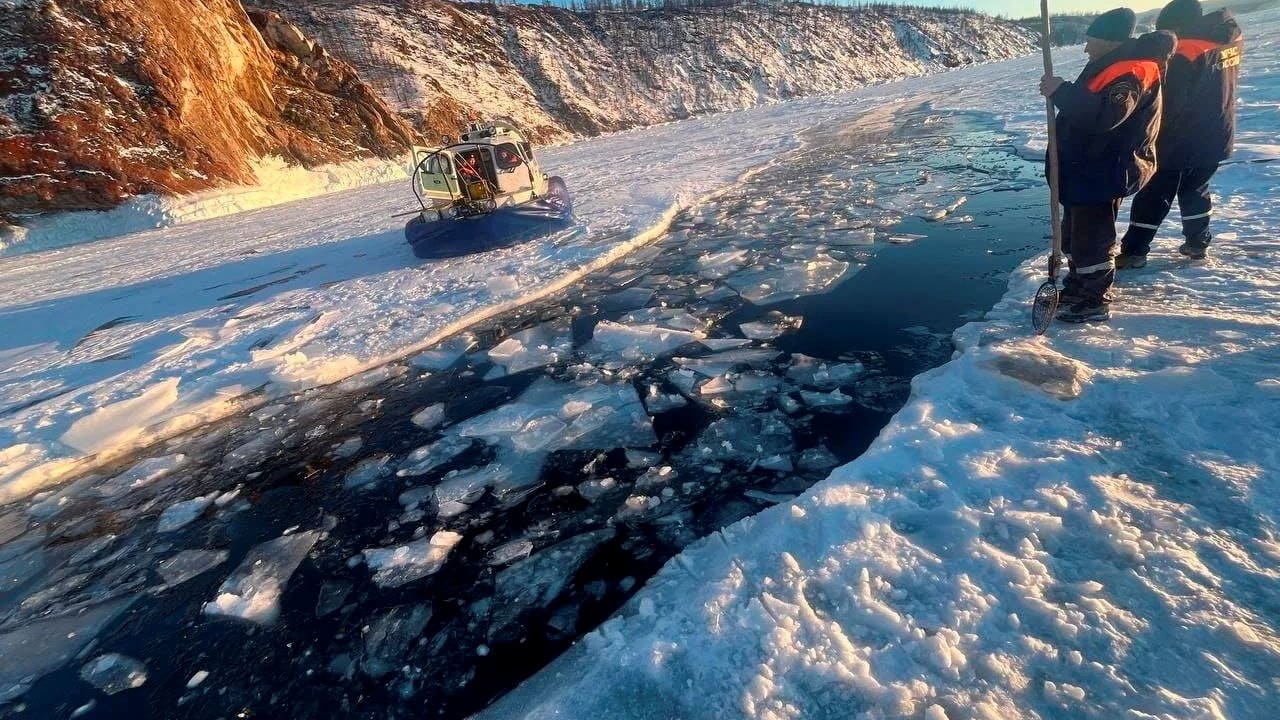 Rescuers work at the scene after a tour bus carrying Chinese tourists plunged into the ice‑covered waters of Lake Baikal in the Irkutsk region, Russia, February 20, 2026.