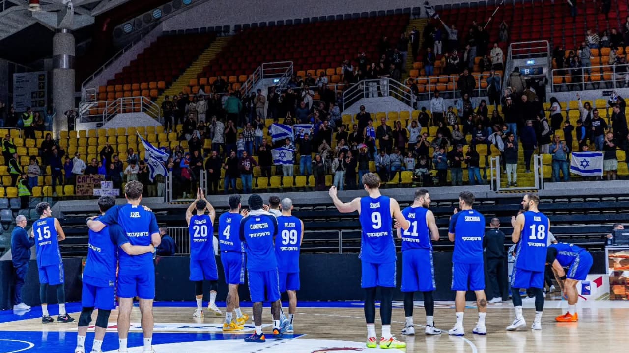 Israel basketball national team beats Cyprus, qualifies for next round of World Cup qualifiers