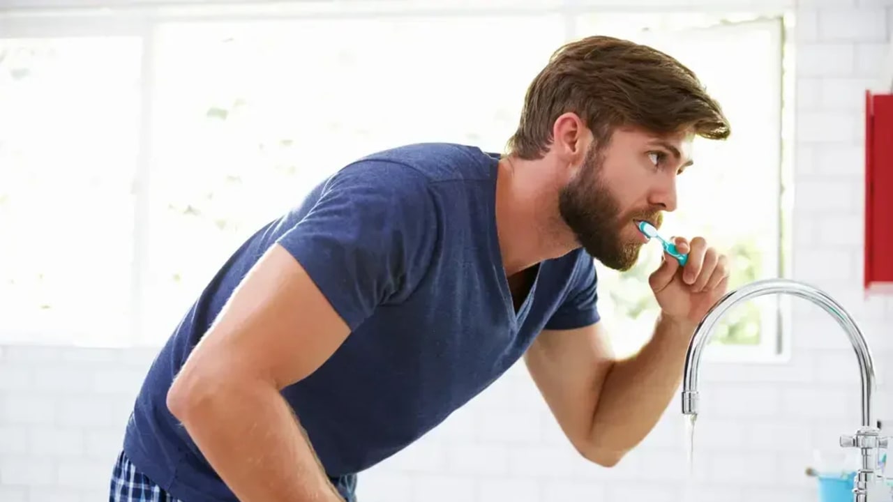 Some researchers raise theoretical hypotheses that microplastic may disrupt the bacterial balance in the mouth, trigger an inflammatory response or even damage DNA in cells