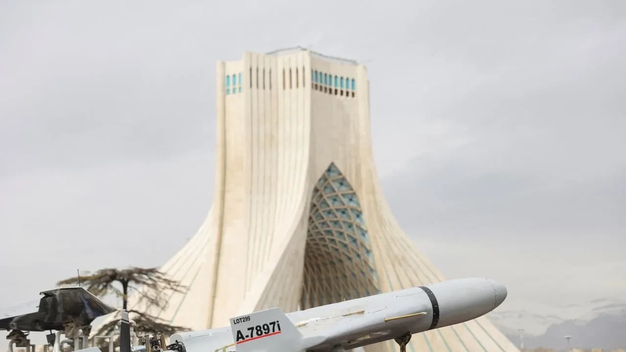 Un dron Shahed expuesto durante la celebración del 47.º aniversario de la Revolución Islámica en Teherán, Irán, el 11 de febrero de 2026.