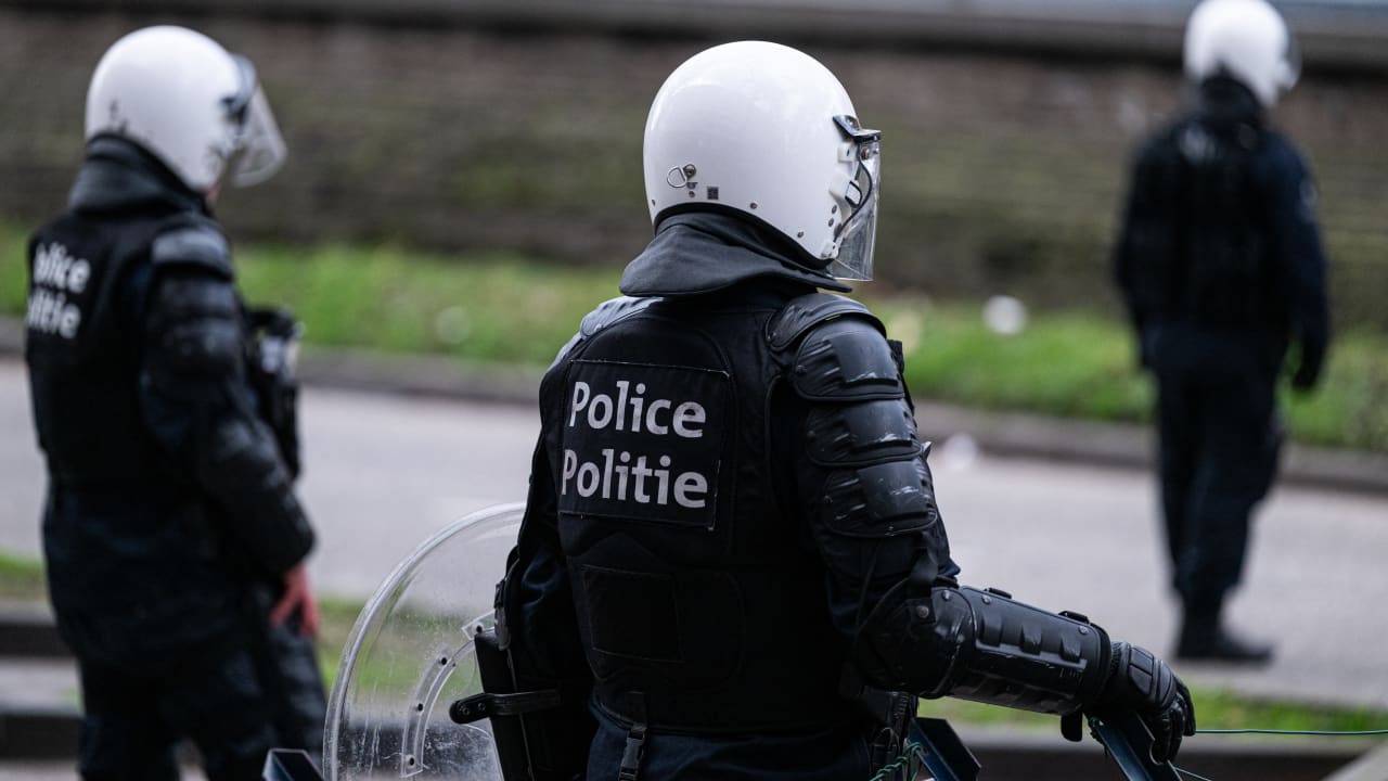 Police officers pictured during a joint demonstration in Brussels to denounce the federal government's 'unfair and inhumane' measures, on Thursday 12 March 2026.