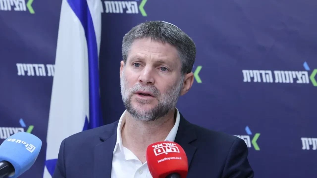 Bezalel Smotrich habla con la prensa el 23 de marzo de 2026. 