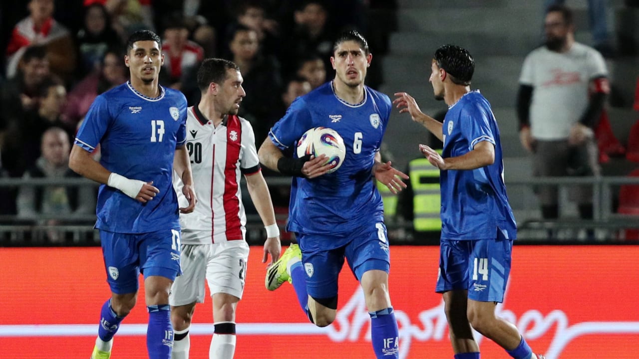 OMRI GANDELMAN (with ball) celebrates after scoring the equalizing goal in Israel’s 2-2 friendly draw with Georgia in Tbilisi over the weekend.