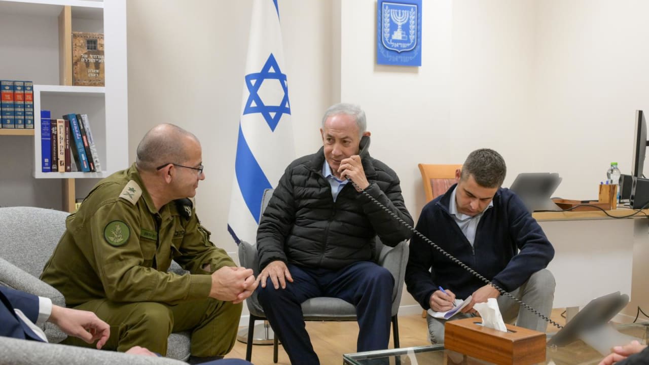 El primer ministro Benjamin Netanyahu y el nuevo jefe del Mossad, Roman Gofman, ordenan los ataques contra funcionarios iraníes, el 16 de marzo de 2026. 