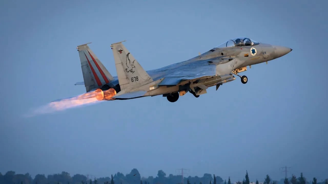 Avión de combate F-15 de la Fuerza Aérea de Israel, en la base aérea de Tel Nor. 1 de enero de 2024.