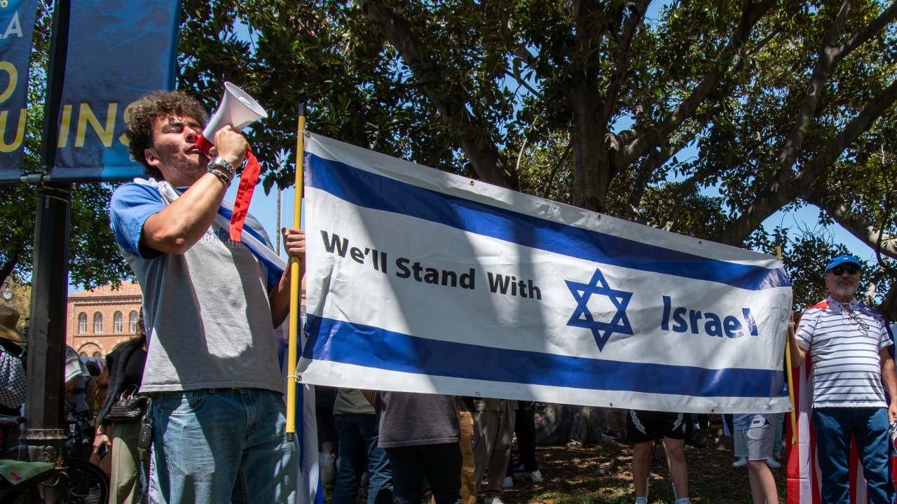 Sunday, April 28, 2024 - Los Angeles, California : Pro-Israeli protestors 
