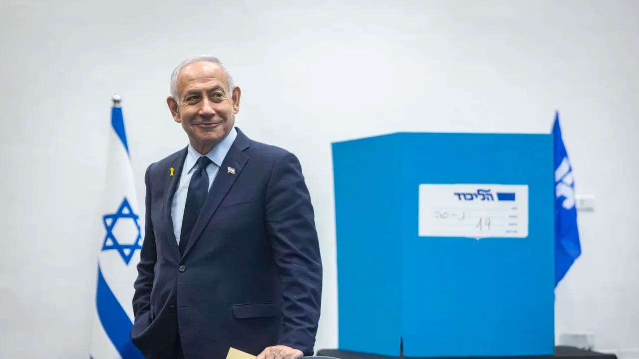 El primer ministro Benjamin Netanyahu y su esposa Sara votaron en las elecciones al Comité Central del Likud, celebradas en el Centro Internacional de Convenciones de Jerusalén el 25 de noviembre de 2025