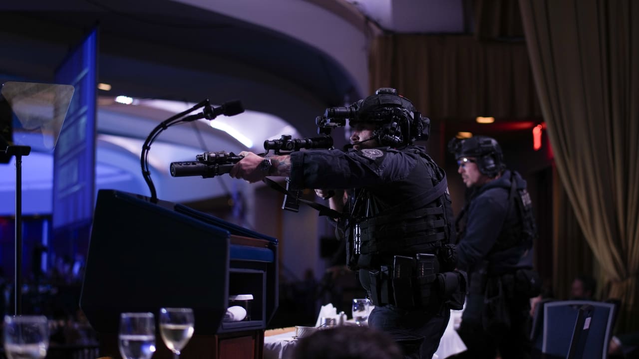 Agents stand guard after an incident at the annual White House Correspondents Association Dinner April 25, 2026 in Washington, DC.  (photo credit: Andrew Harnik/Getty Images)