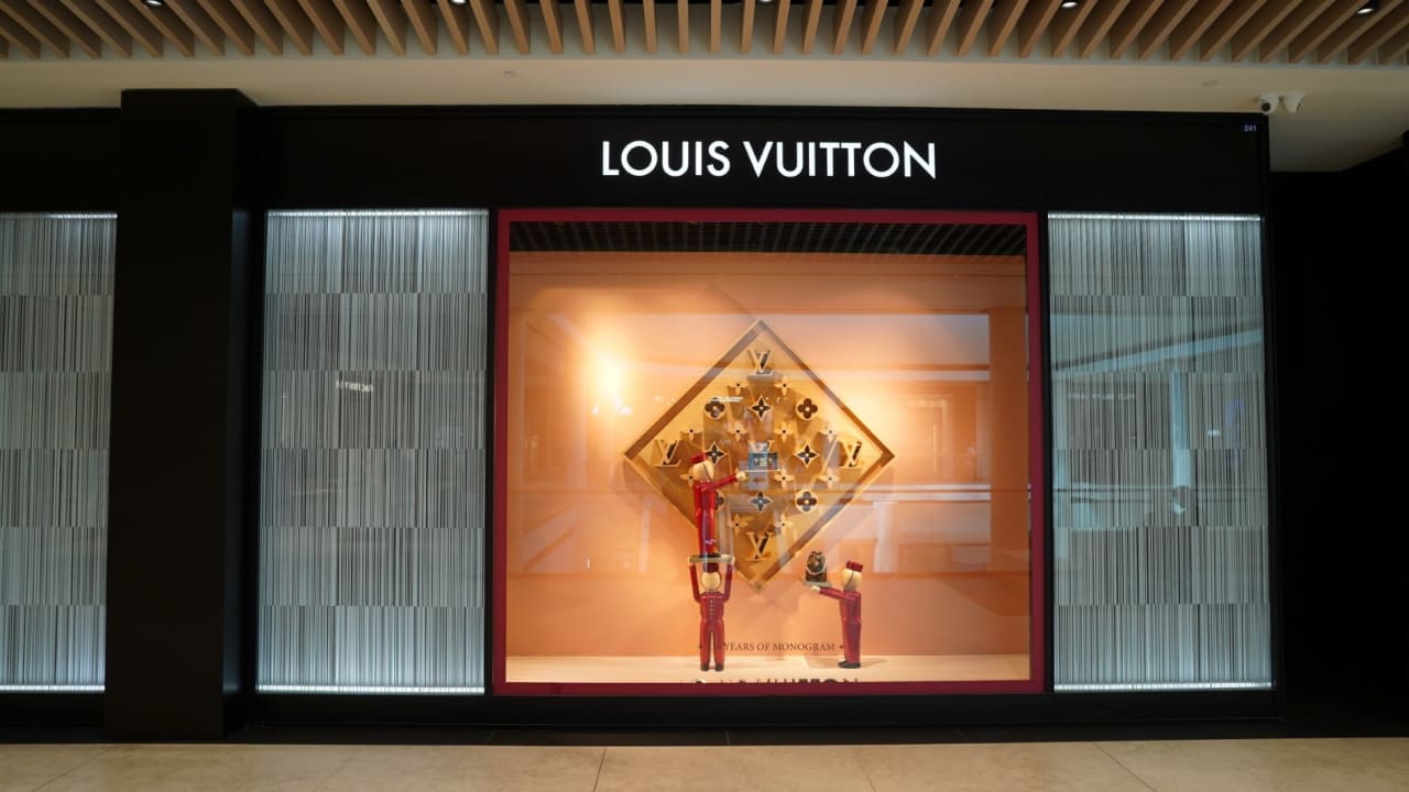 New stores at Ofer Ramat Aviv mall.