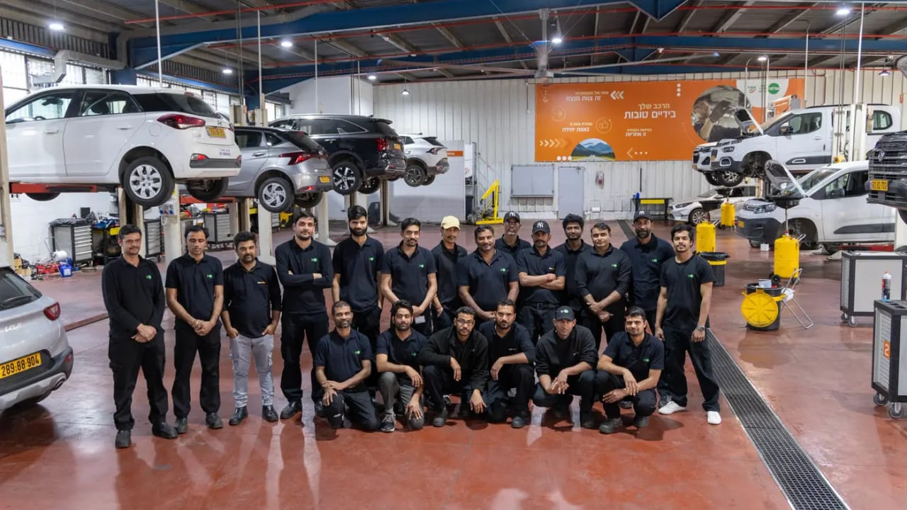 The first group of garage workers from India who were recruited at the first service center in Holon.