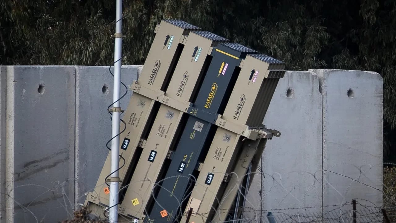 Una batería antimisiles del sistema «Cúpula de Hierro» está desplegada cerca de la frontera entre Israel y Siria, en los Altos del Golán, al norte de Israel, el 3 de enero de 2020