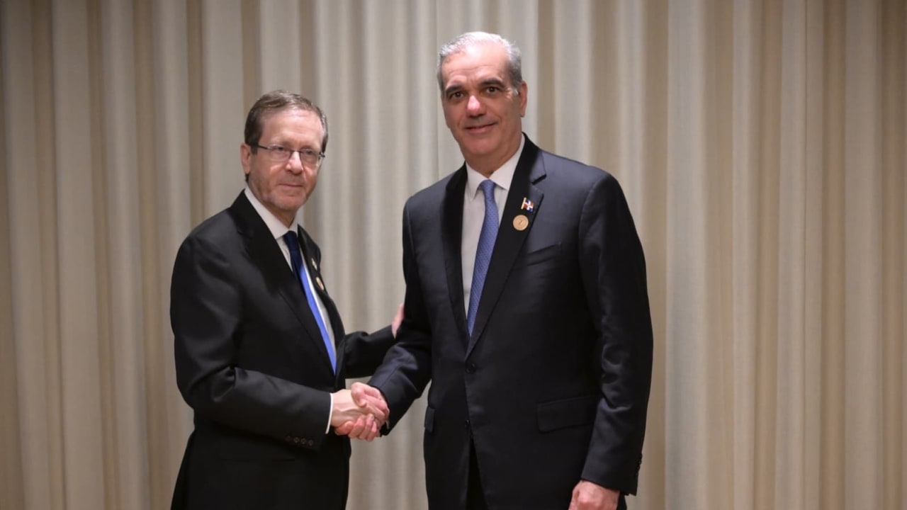 President Isaac Herzog and Dominican Republic President Luis Abinader shaking hands.
