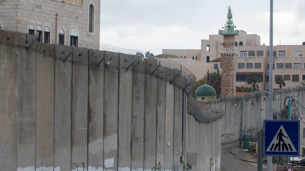 La barrera de seguridad de Cisjordania cerca de Abu Dis, fotografiada en febrero de 2020; imagen ilustrativa. 