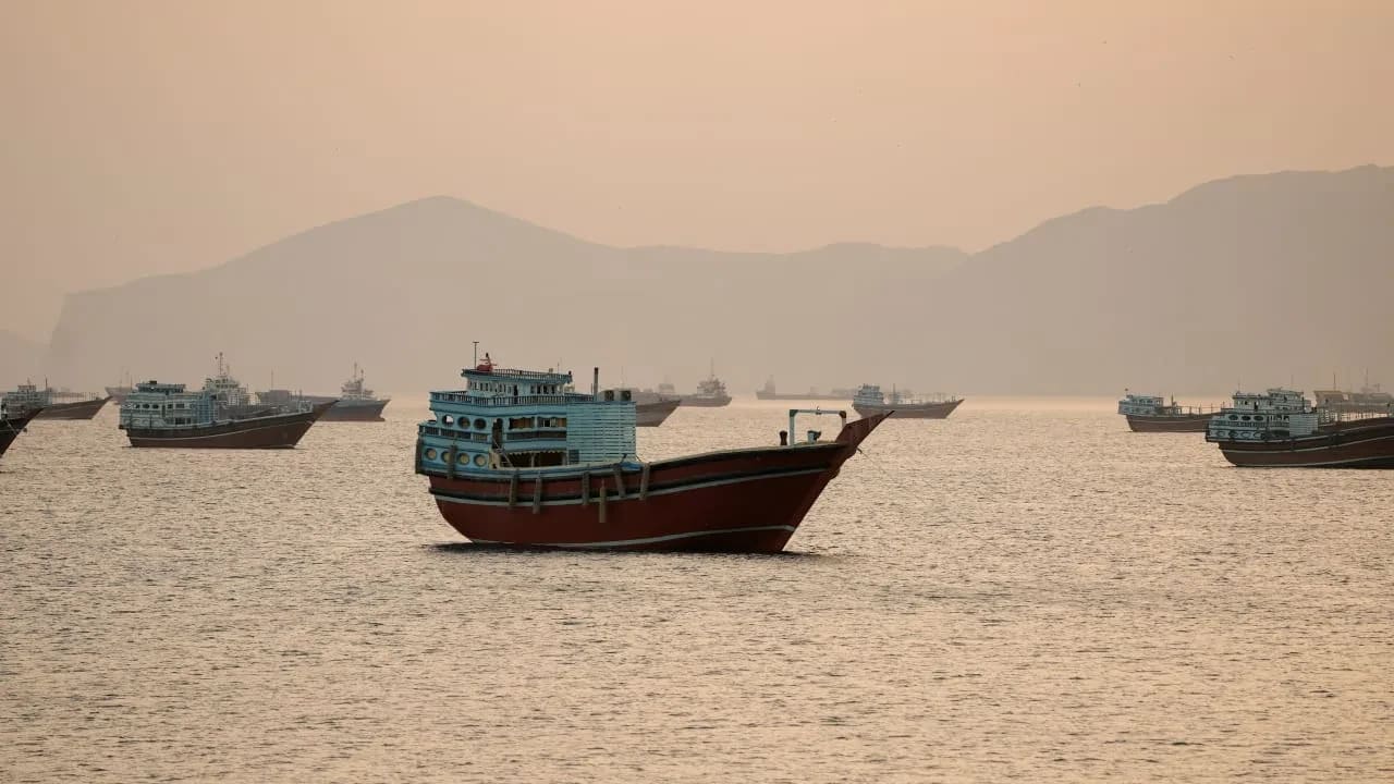 Buques en el estrecho de Ormuz, Musandam, Omán, 18 de mayo de 2026.