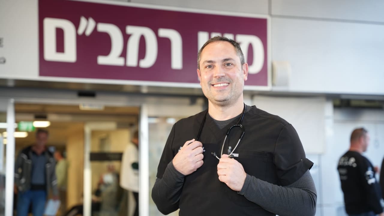 DR. ARI GREENWALD. 