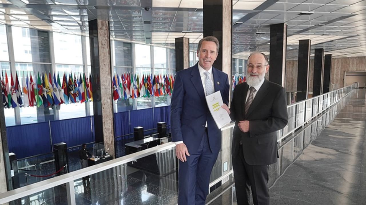 Dovid “David” Hofstedter with Mark Walker at the U.S. State Department in Washington, during the presentation of a report on antisemitism and religious freedom.