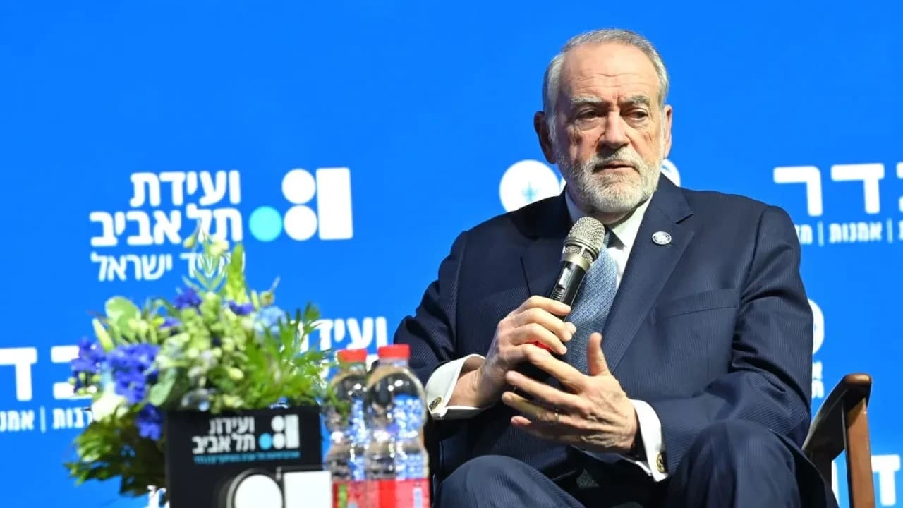 El embajador de Estados Unidos en Israel, Mike Huckabee, confirmó que Israel ha enviado tecnología del sistema «Cúpula de Hierro» para utilizarla en la defensa contra los ataques iraníes durante una entrevista en una conferencia celebrada en la Universidad de Tel Aviv. 12 de mayo de 2026.