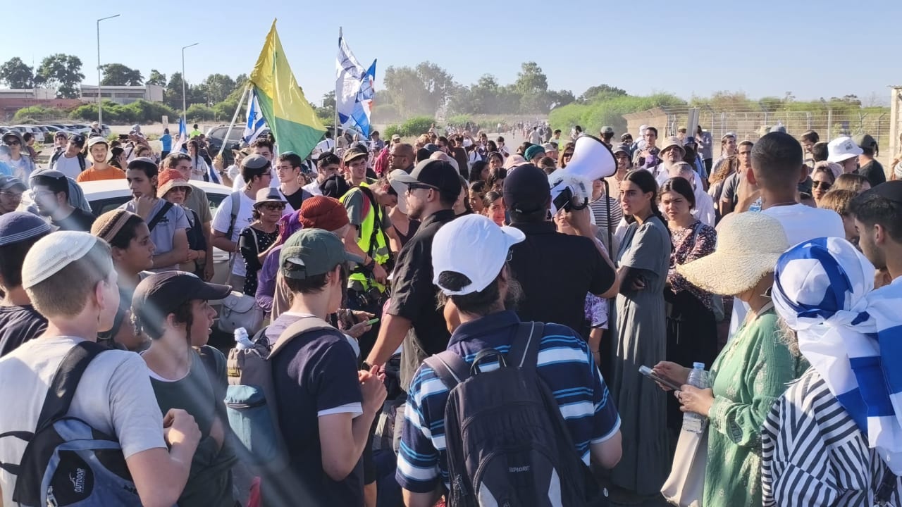Demonstartors participate in a march to Gaza organized by the far-right Nahala settler movement, July 19, 2026.