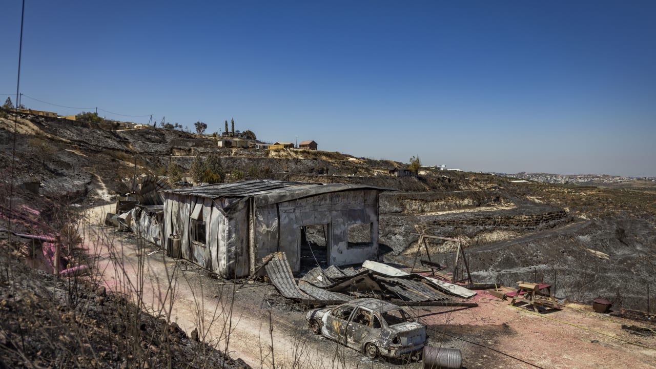 اعتقال فلسطينيين بشبهة إضرام النار في مزرعة جلعاد بالضفة الغربية
