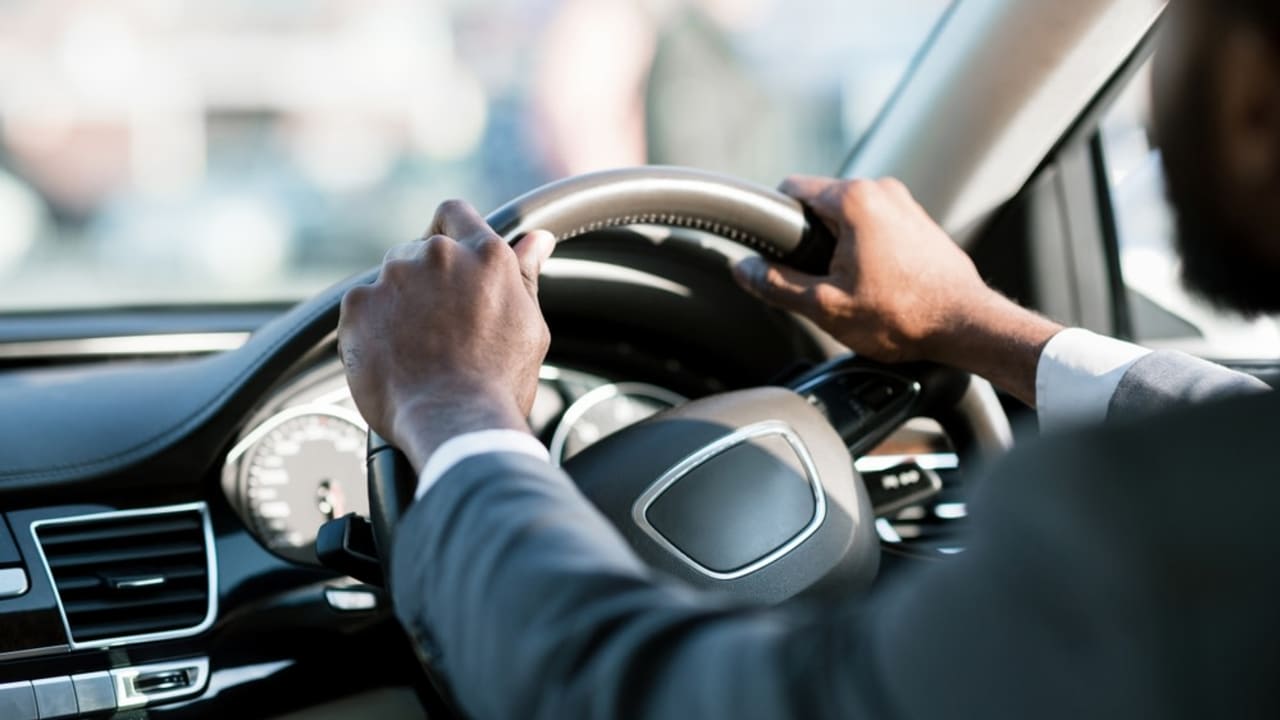 Navigating American roads requires international travelers to understand local laws, rental car rules, and common driving challenges.