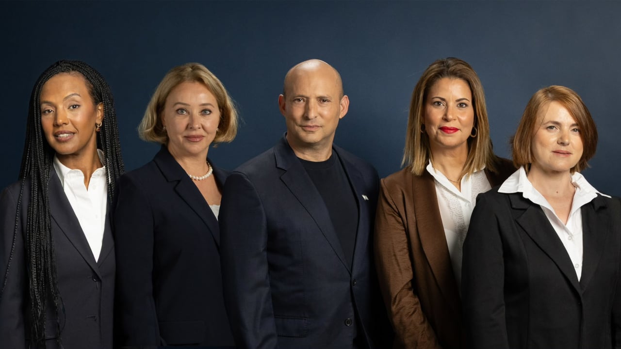 Naftali Bennet with the new female candidates.