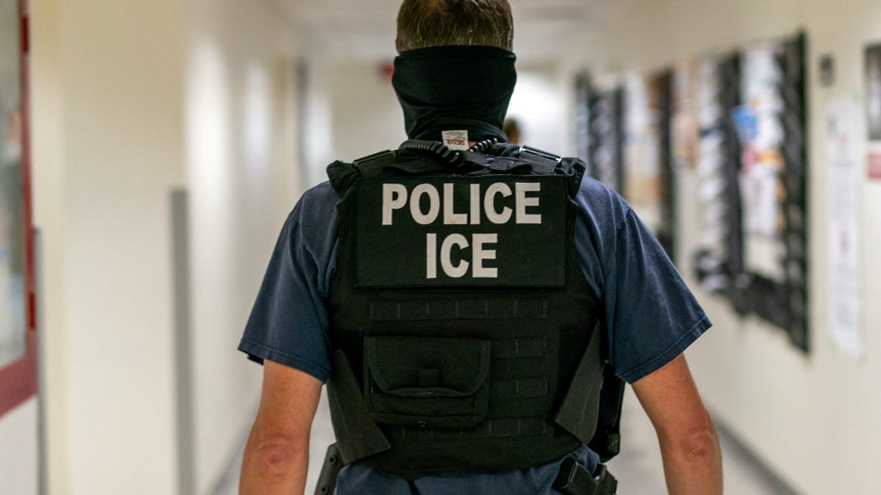 A federal immigration officer patrols the hallway at US immigration court in Manhattan, in New York City, US, June 26, 2025