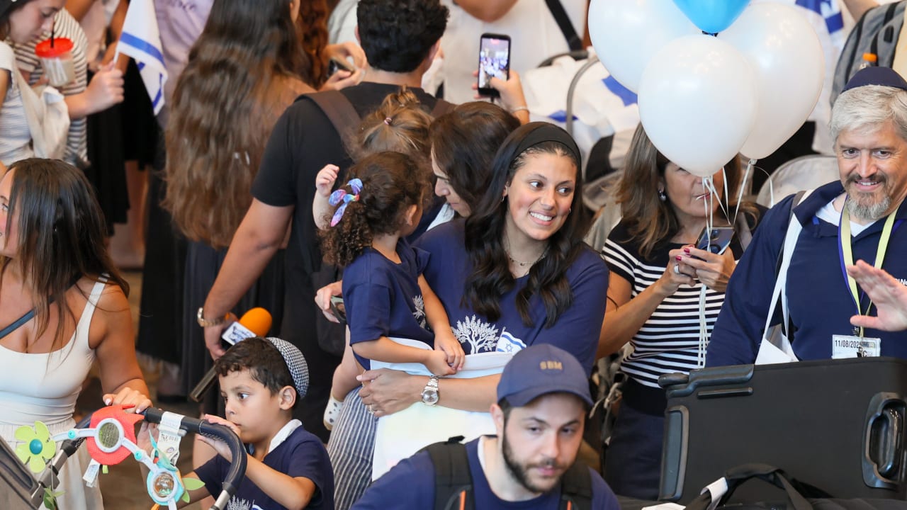 New immigrants from Great Neck New York's Persian Jewish community arrive at Tel Aviv's Ben Gurion Airport. August 11, 2026.