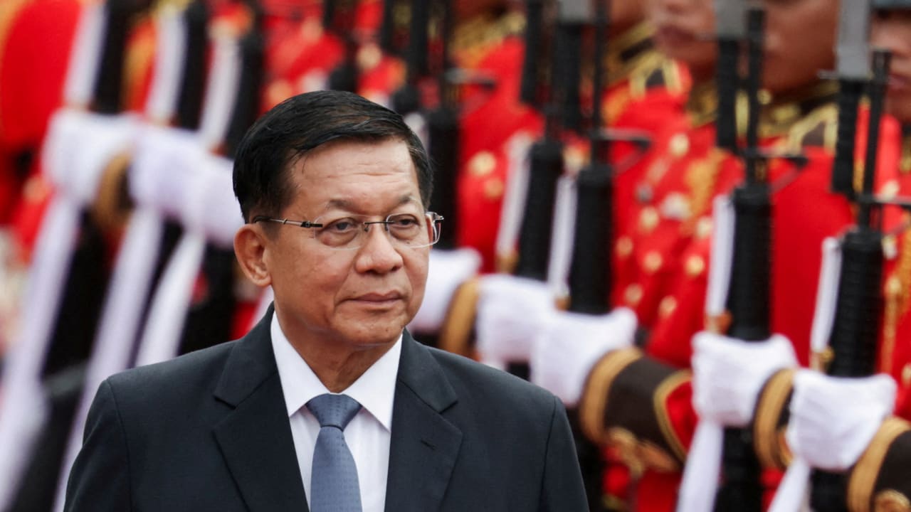 Myanmar's President Min Aung Hlaing reviews a guard of honour with Thailand's Prime Minister Anutin Charnvirakul (not pictured), during a welcoming ceremony at the Government House in Bangkok, Thailand, August 6, 2026. 