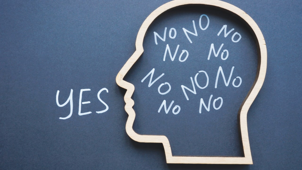 The word “yes” appears outside a head filled with the word “no.”