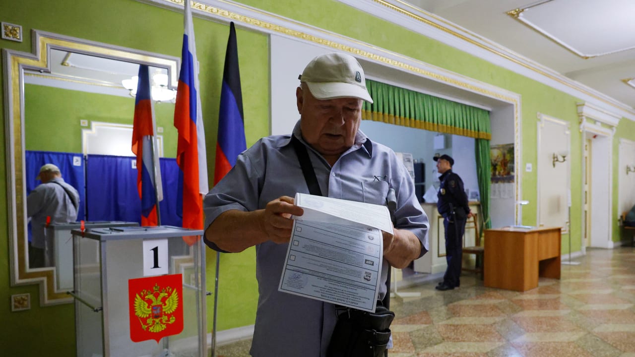 A voter reads his ballot at a polling station during Russia's parliamentary election, in the course of Russia-Ukraine conflict, in Donetsk, Russian-controlled Ukraine, September 18, 2026.
