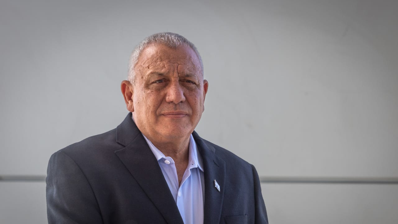 jpost.com - YEHUDA SHLEZINGER - Gadi Eisenkot challenges PM Benjamin Netanyahu to televised debate at Yashar conference