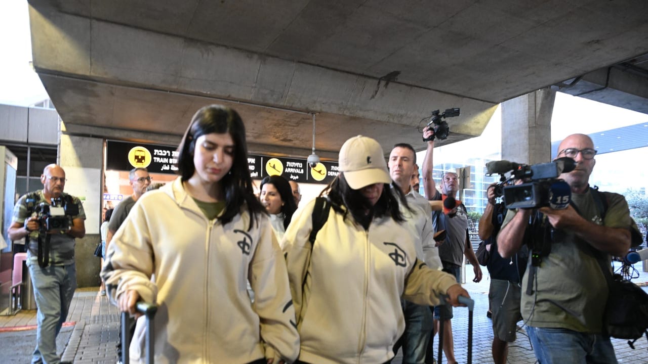 Previously missing Israelis Mali, Liel Yahalomi land at Ben-Gurion Airport from Athens