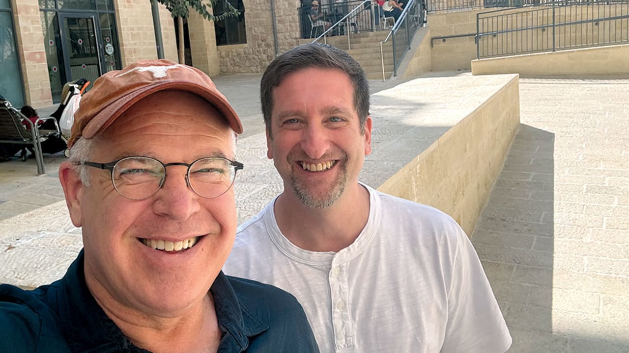 The writers – Jonathan Feldstein (L) and David Nekrutman – outside Café Basimta, not on Shabbat. 