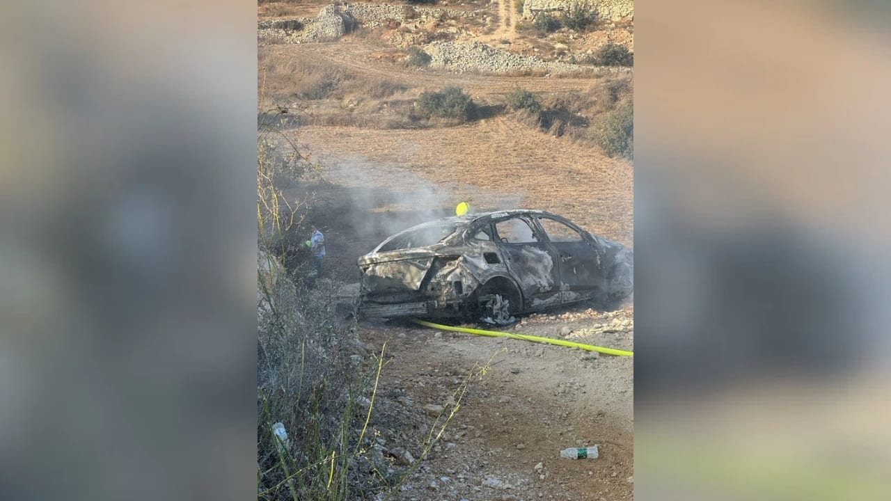 A stolen vehicle overturned and caught fire on Route 60 south of Jerusalem after the driver drove through a police roadblock, October 9, 2026.