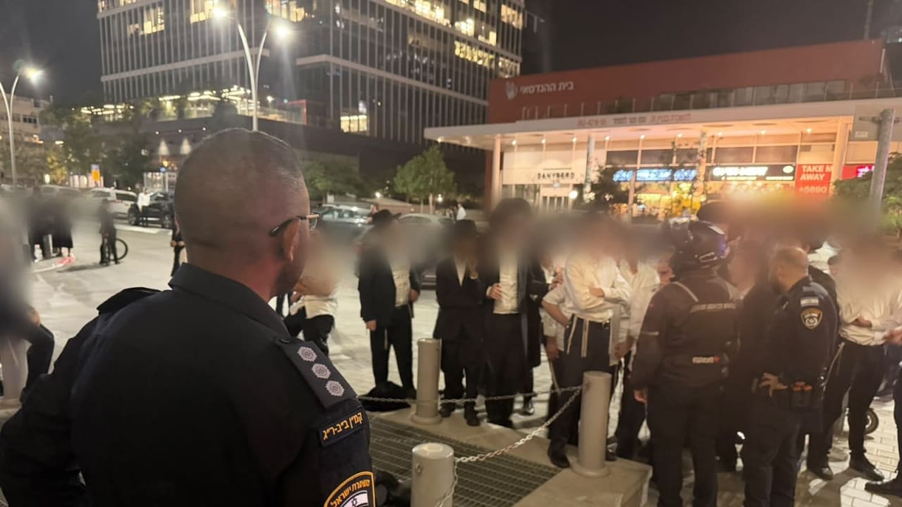 Haredi draft protesters attempt to break into IDF office in Bnei Brak, October 14, 2026.