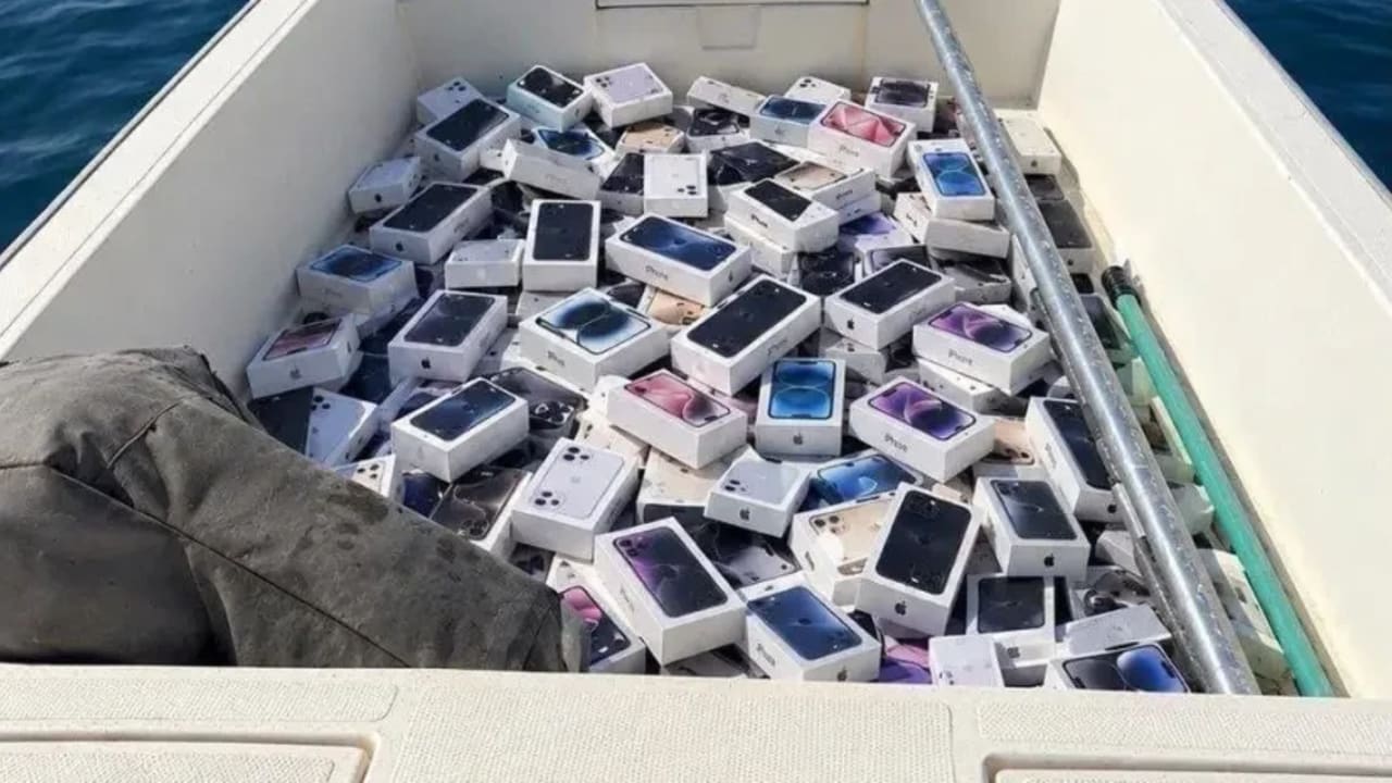 Iphones from a sunken ship collected by Iranian fishermen, October 17, 2026.